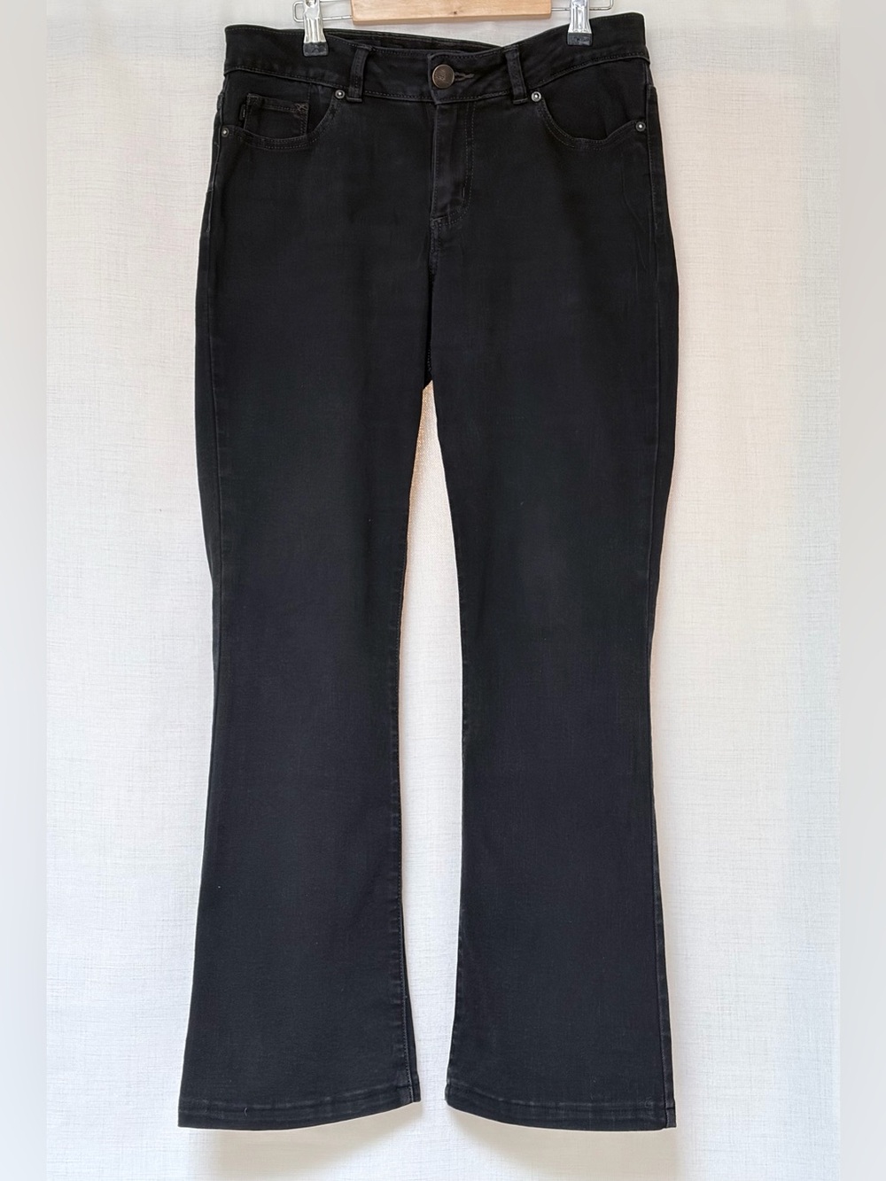 Women's black washed straight wide leg denim Jeans.Regular fit,medium rise.Sz 8M